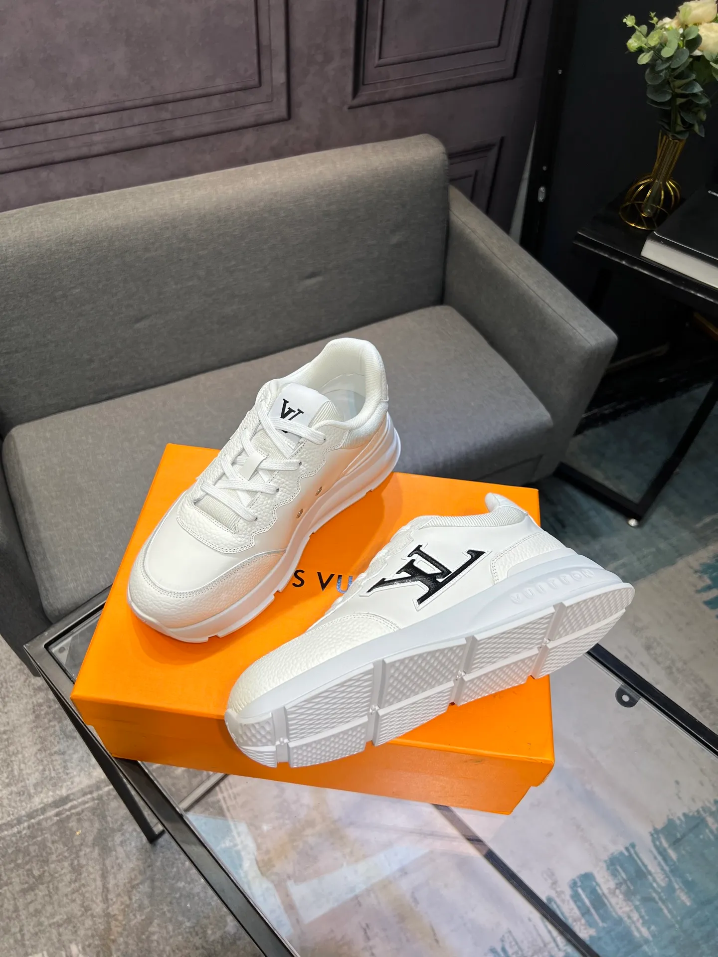 Men's shoes 💰640 LV | Louis Vuitton 2025𝐬𝐬 New spring and summer styles for couples, men's styles come out first. The counter features the latest casual shoes. Hard goods are new🆕 ❥Purchase level! Full of high-end feel! A popular model among bloggers at home and abroad, it’s retro and fashionable and looks amazing on your feet! Wear a lot of happiness! Mainly recommended model on the official website★ ▪️Upper: Original custom-made imported calfskin fabric ▪️Inner lining: breathable gauze imported from Italy ▪️Outsole: rubber foam ➕tpu high-end outsole ▪️Shoe size: 36-44 (customized for 45 and 46)
